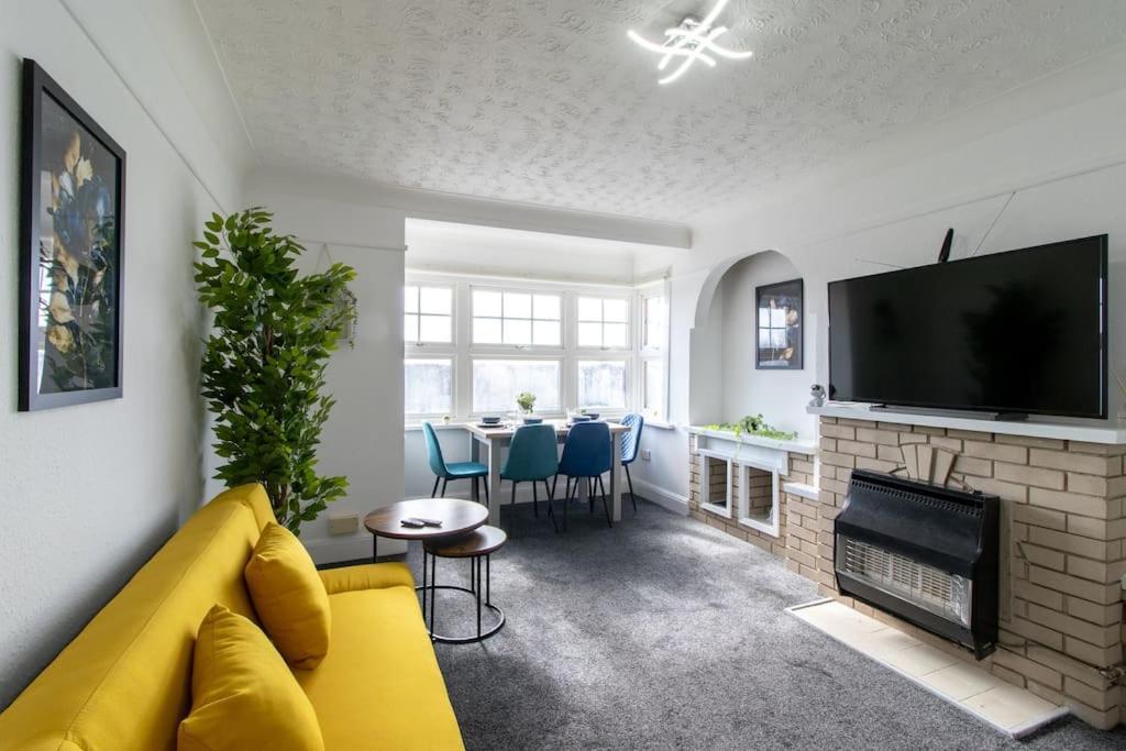 Open Mind Property - Southsea With Free Parking Portsmouth Exteriör bild