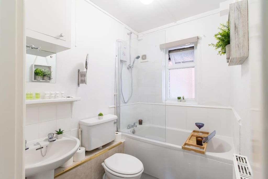 Open Mind Property - Southsea With Free Parking Portsmouth Exteriör bild